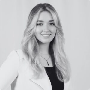 headshot of Kristin Leiter, Sales Support Analyst - Amazon, Harvest Group